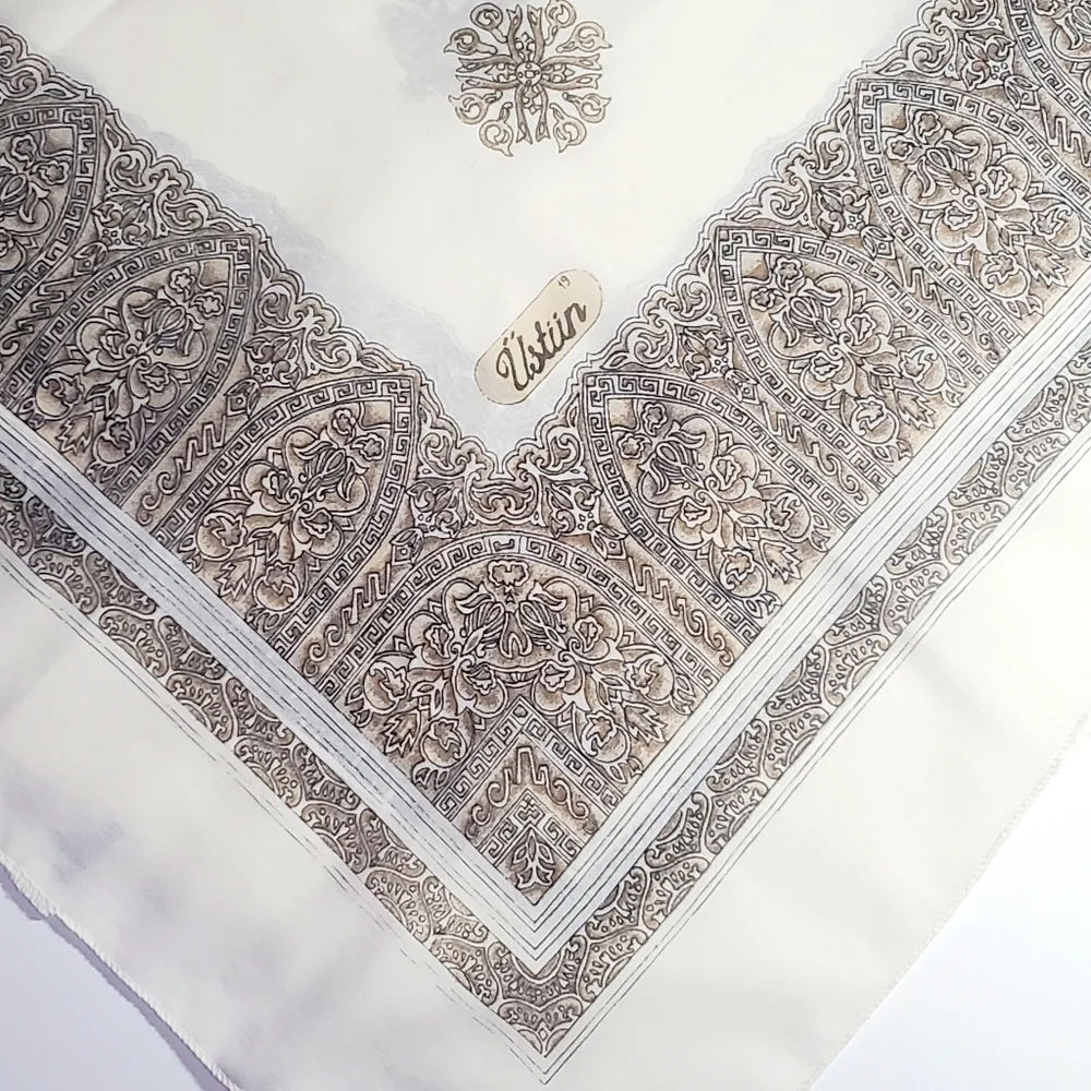USTUN Scarf with Detailed Decorative Pattern and Border EUC
